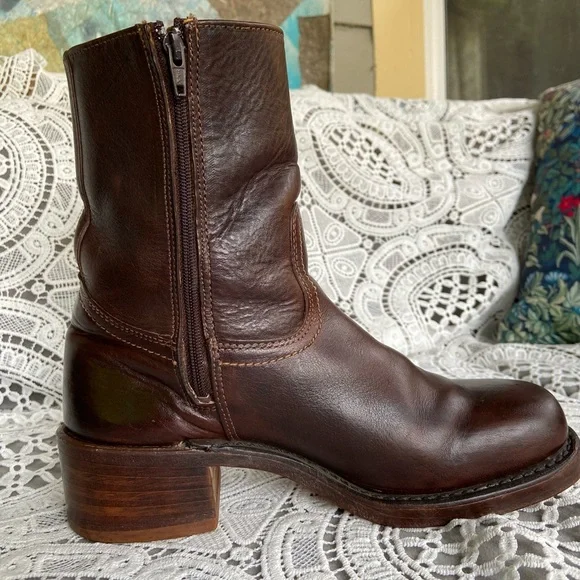 Frye Campus Shorties in Chestnut EUC - Picture 5 of 15